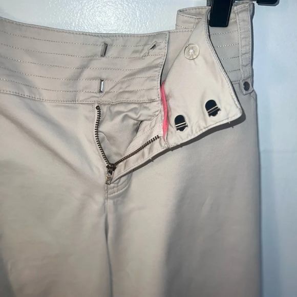 Venezia 16, tan flared Bermuda shorts. cuffed hem w/ belt zipper hook ,button - Picture 4 of 9